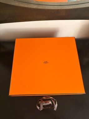 Hermes box & ribbon